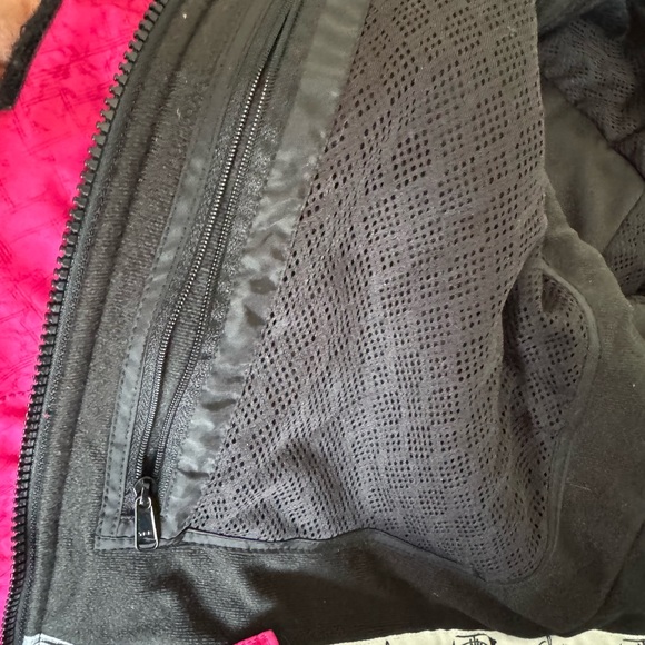 Body Glove Pink and Black Snow Jacket Women’s size Medium with Faux Fur Hood - Picture 15 of 16